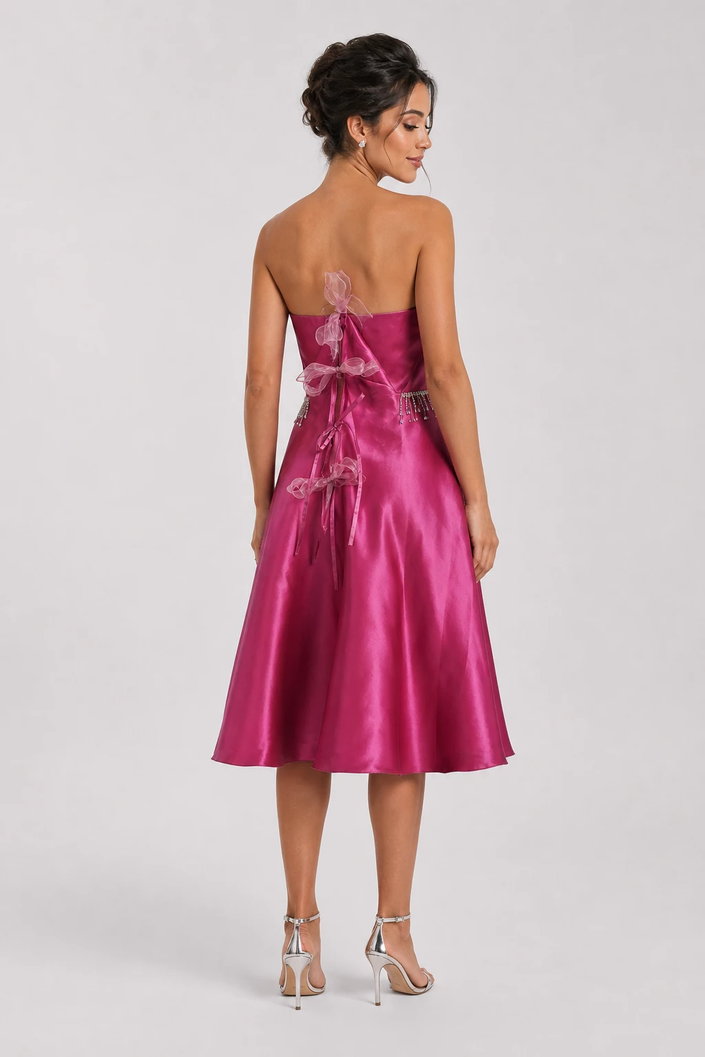 Retro dell'abito Fanny con stringatura in nastri rosa e fiocchetti in organza e raso