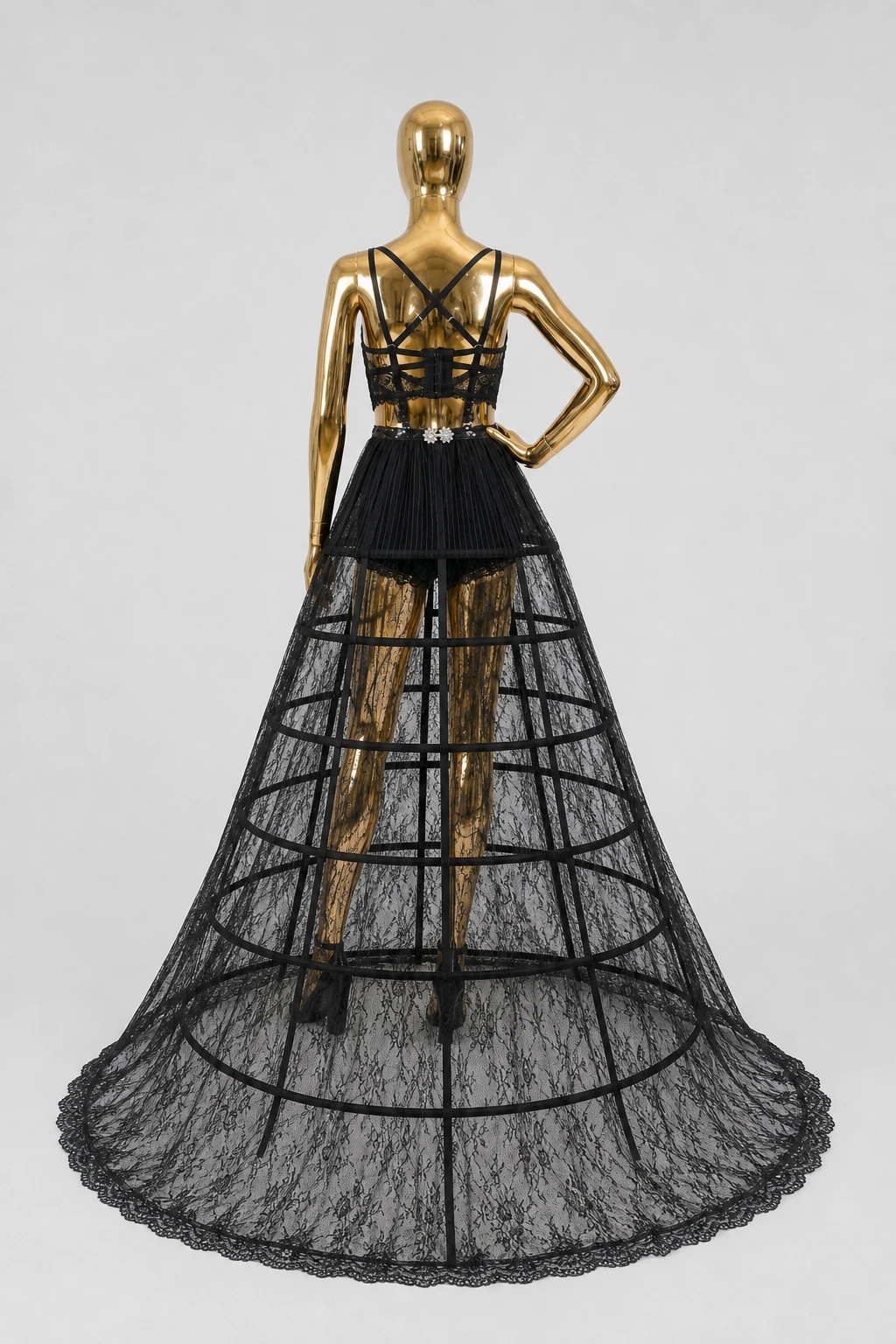 Retro dell'abito Angel con velo di pizzo floreale nero che forma uno strascico sulla crinolina