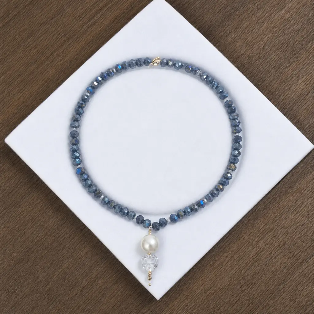 Collana di "Cristalli azzurro polvere"