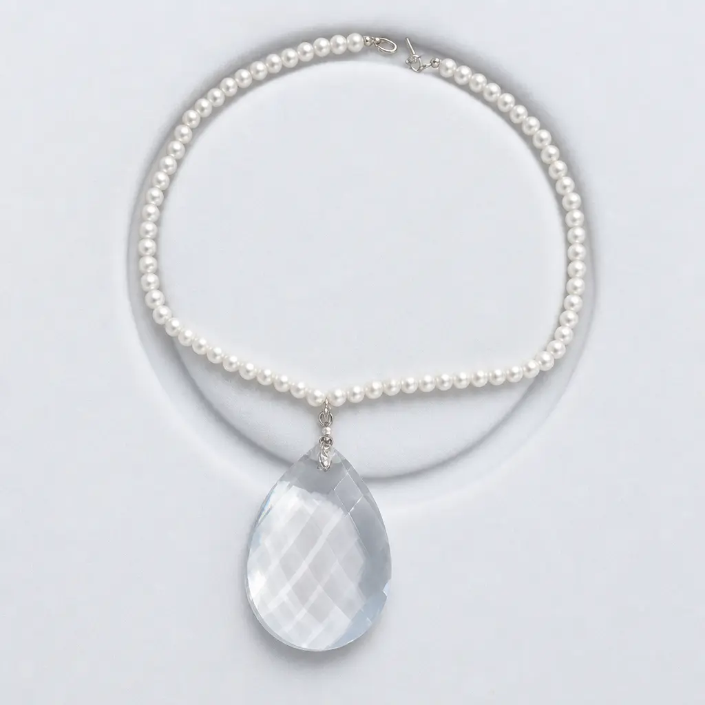 Collana di perle con pendente centrale